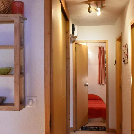 : Bel 2 Pieces Avec Parking, Proche Pistes Et Commerces - Fr-1-180-89 Apartment *