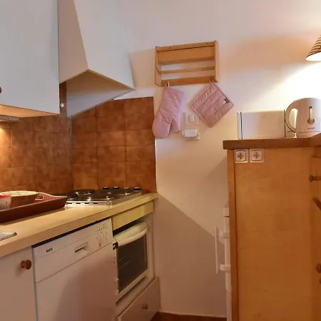 Apartment : Bel 2 Pieces Avec Parking, Proche Pistes Et Commerces - Fr-1-180-89 *